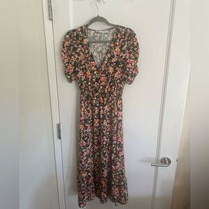 100% viscose Zara floral dress with slit. Size S.